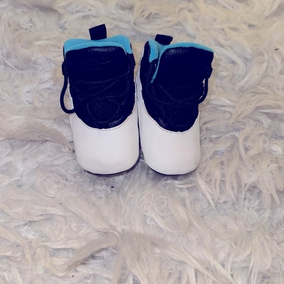 Preowned infant Air Jordan sneakers size 3C - Picture 2 of 7